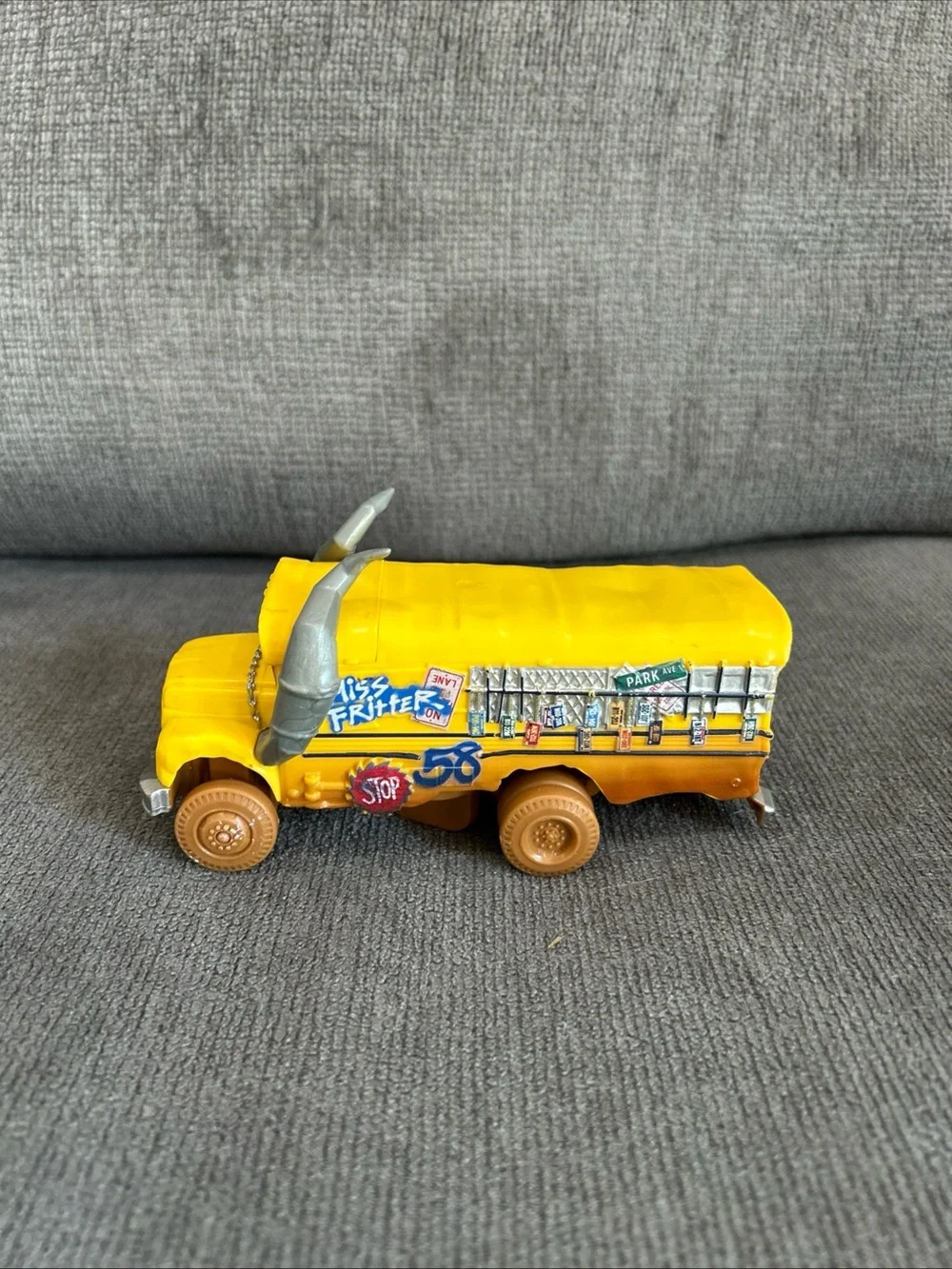 Disney Pixar Cars 3 Miss Fritter school bus Crazy 8 Crashers - Smash Crash Derby